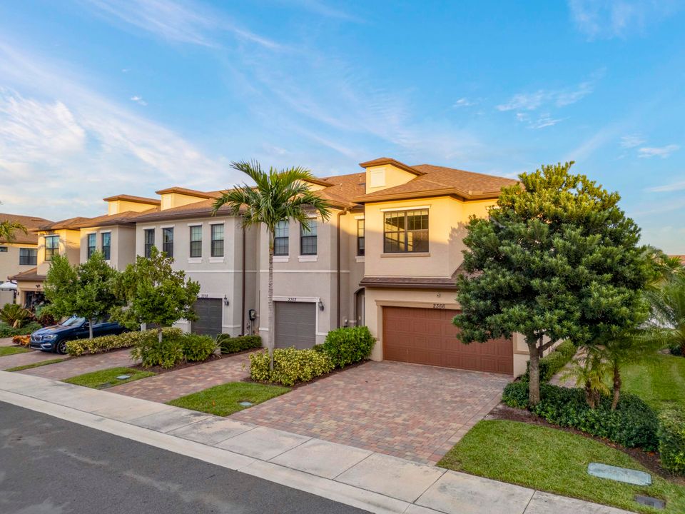 Active With Contract: $2,700 (3 beds, 2 baths, 1691 Square Feet)