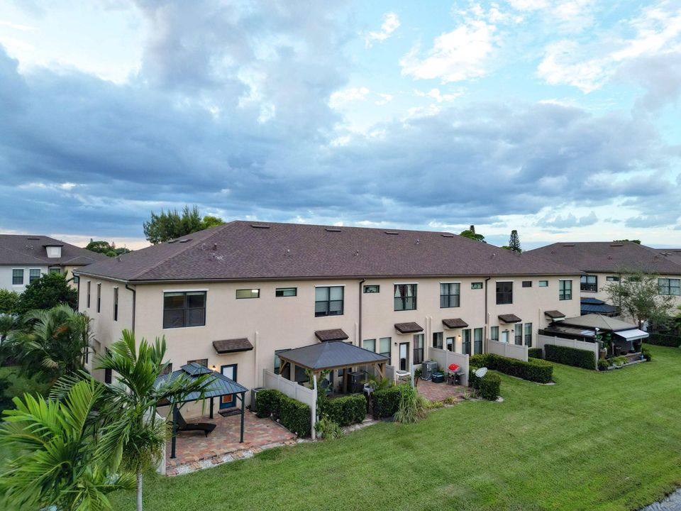 Active With Contract: $2,700 (3 beds, 2 baths, 1691 Square Feet)