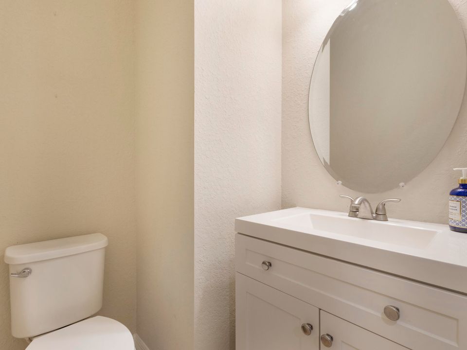 Active With Contract: $2,700 (3 beds, 2 baths, 1691 Square Feet)