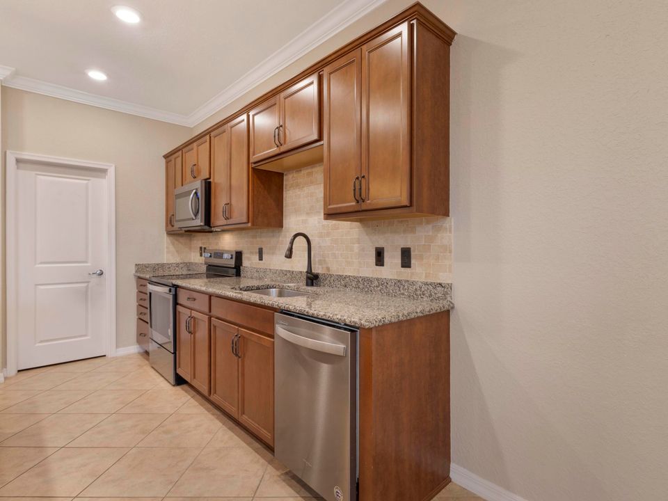 Active With Contract: $2,700 (3 beds, 2 baths, 1691 Square Feet)