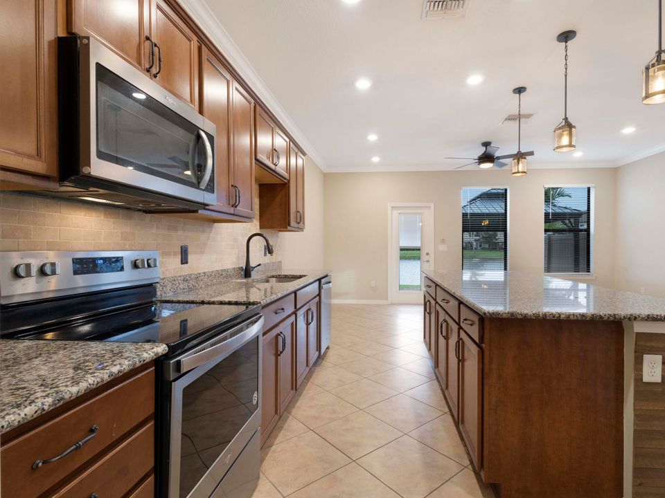 Active With Contract: $2,700 (3 beds, 2 baths, 1691 Square Feet)