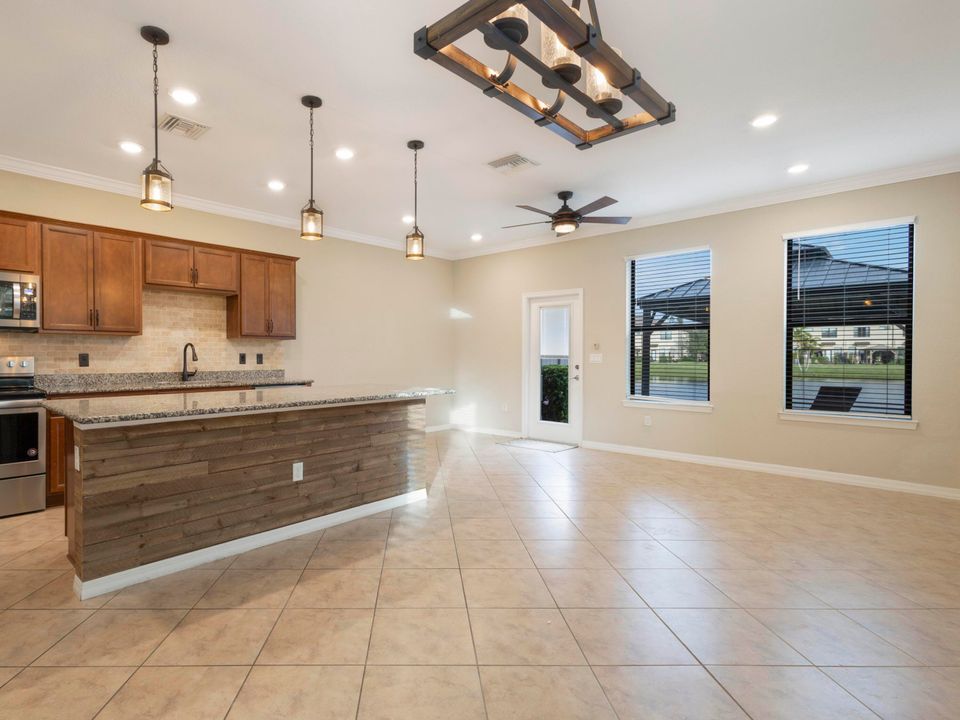 Active With Contract: $2,700 (3 beds, 2 baths, 1691 Square Feet)