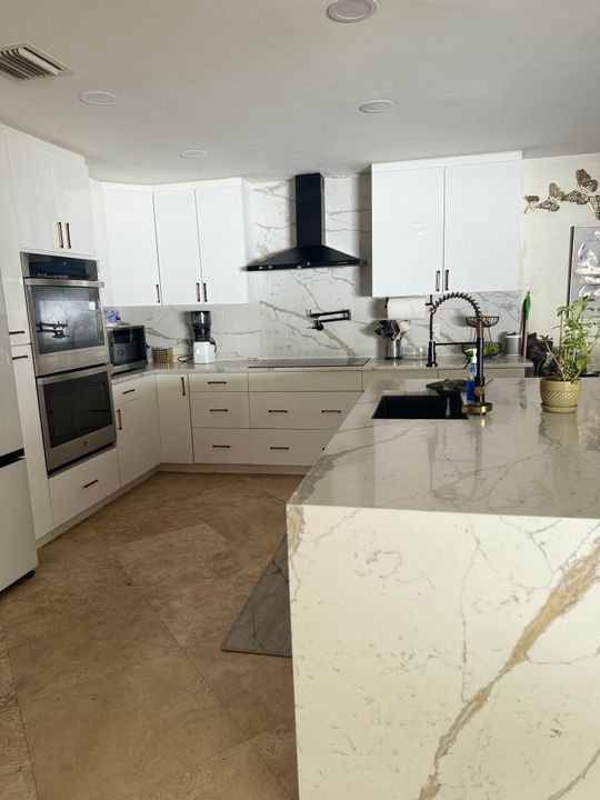 For Rent: $3,500 (4 beds, 2 baths, 2296 Square Feet)