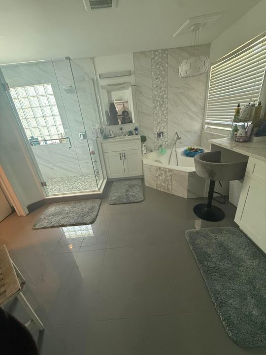 For Rent: $3,500 (4 beds, 2 baths, 2296 Square Feet)