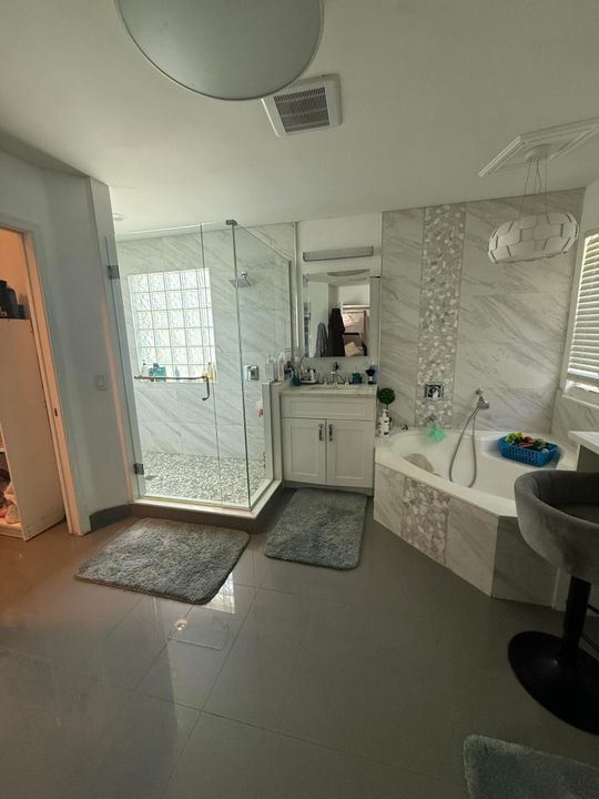 For Rent: $3,500 (4 beds, 2 baths, 2296 Square Feet)