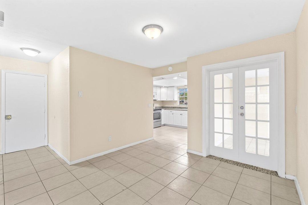 Под контрактом: $3,490 (3 спален, 2 ванн, 1536 Квадратных фут)