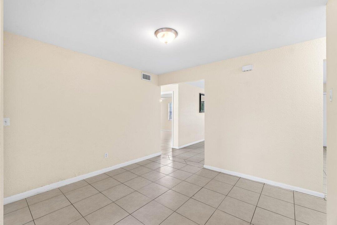 Под контрактом: $3,490 (3 спален, 2 ванн, 1536 Квадратных фут)