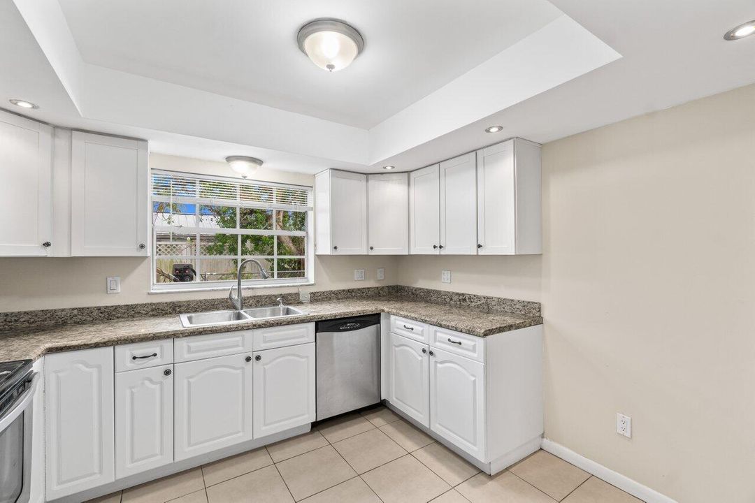 Под контрактом: $3,490 (3 спален, 2 ванн, 1536 Квадратных фут)