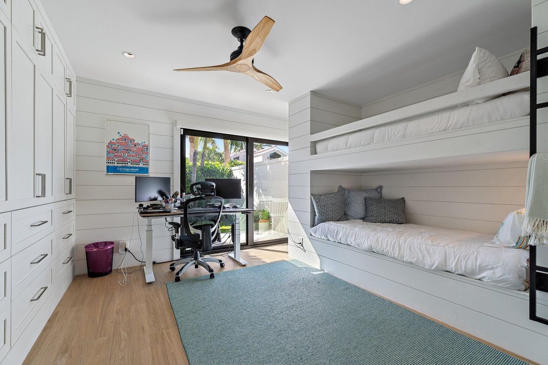 Под контрактом: $2,599,000 (3 спален, 3 ванн, 2195 Квадратных фут)