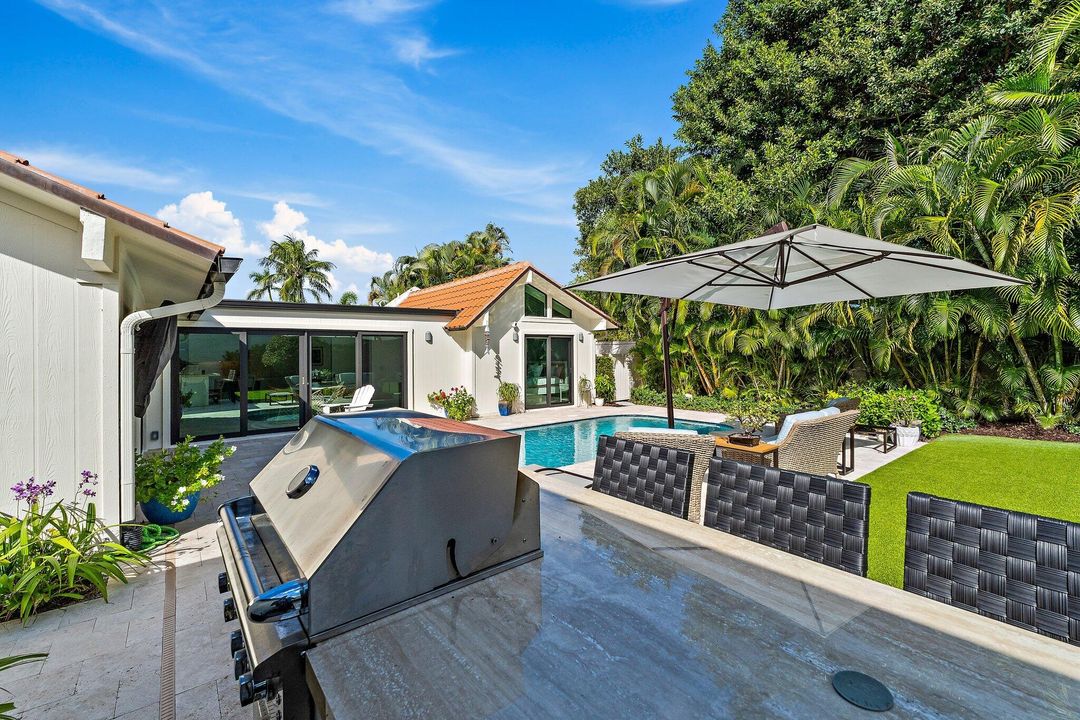 Под контрактом: $2,599,000 (3 спален, 3 ванн, 2195 Квадратных фут)