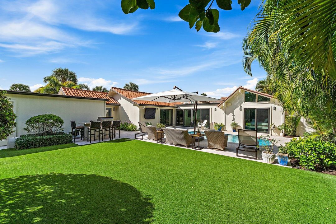 Под контрактом: $2,599,000 (3 спален, 3 ванн, 2195 Квадратных фут)