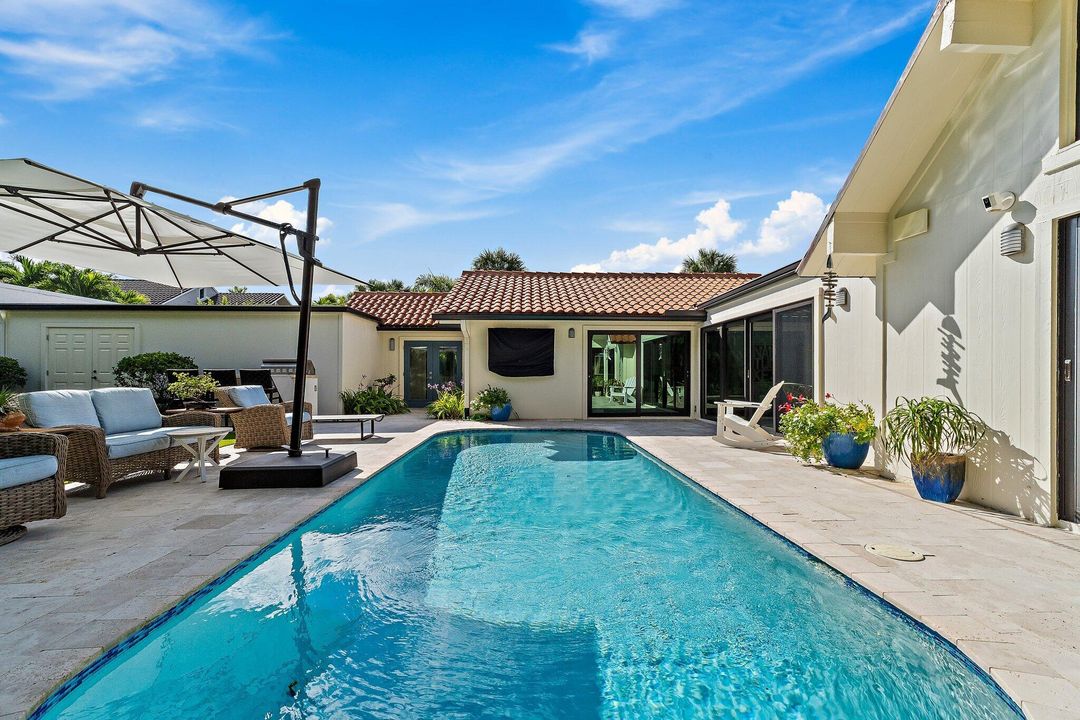 Под контрактом: $2,599,000 (3 спален, 3 ванн, 2195 Квадратных фут)