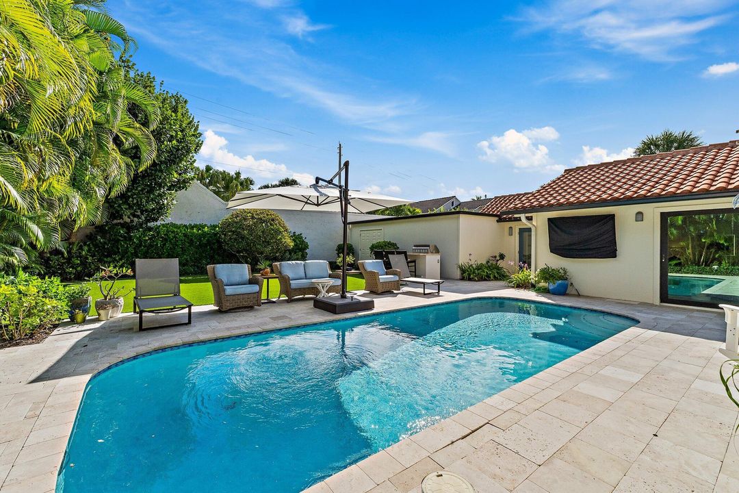 Под контрактом: $2,599,000 (3 спален, 3 ванн, 2195 Квадратных фут)