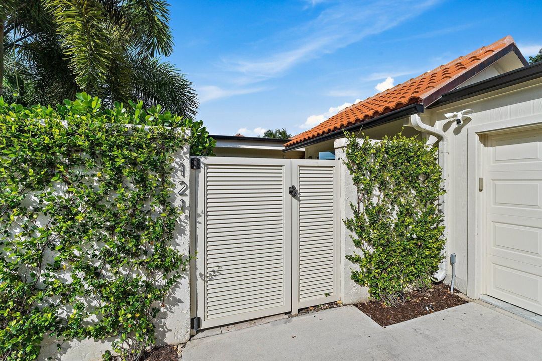 Под контрактом: $2,599,000 (3 спален, 3 ванн, 2195 Квадратных фут)