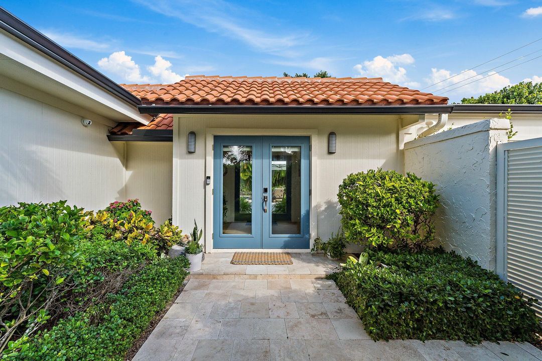 Под контрактом: $2,599,000 (3 спален, 3 ванн, 2195 Квадратных фут)