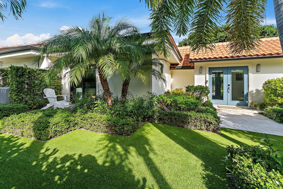 Под контрактом: $2,599,000 (3 спален, 3 ванн, 2195 Квадратных фут)