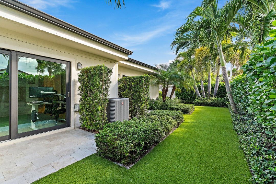 Под контрактом: $2,599,000 (3 спален, 3 ванн, 2195 Квадратных фут)