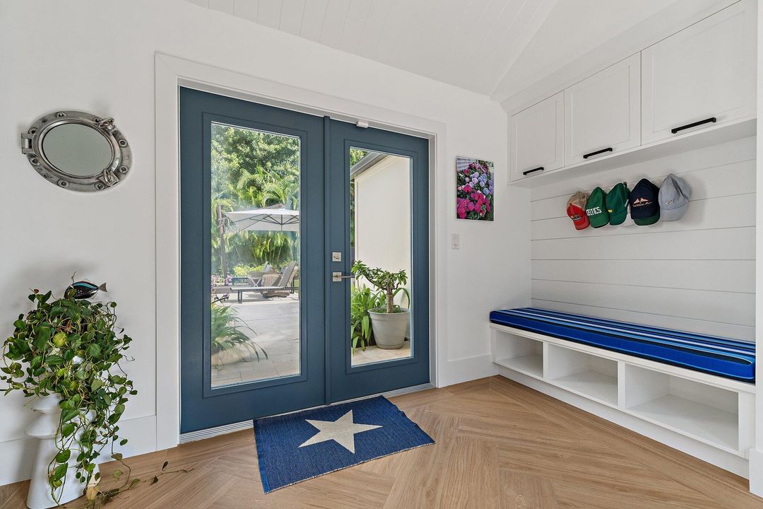 Под контрактом: $2,599,000 (3 спален, 3 ванн, 2195 Квадратных фут)