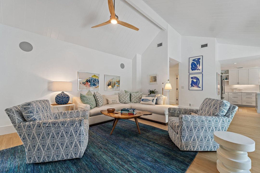 Под контрактом: $2,599,000 (3 спален, 3 ванн, 2195 Квадратных фут)