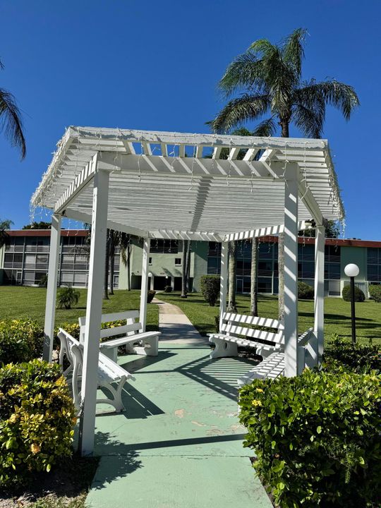 For Sale: $85,000 (2 beds, 1 baths, 850 Square Feet)