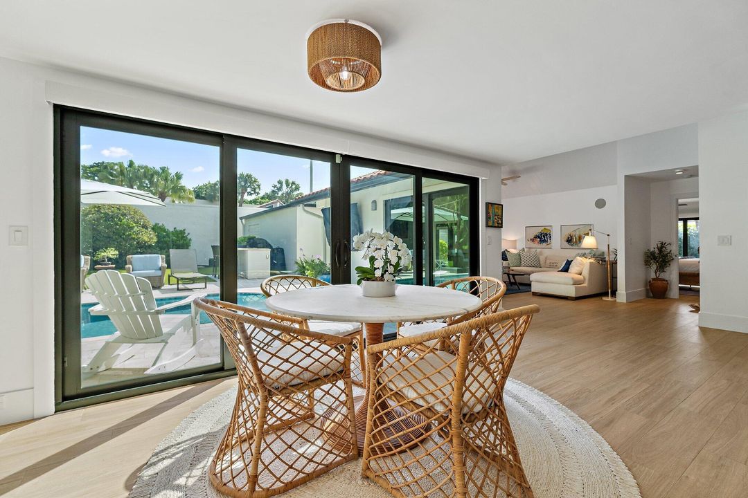 Под контрактом: $2,599,000 (3 спален, 3 ванн, 2195 Квадратных фут)