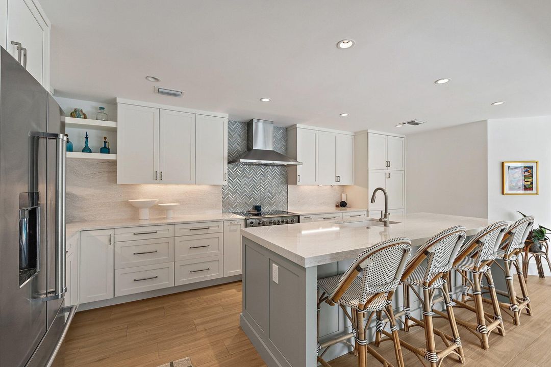 Под контрактом: $2,599,000 (3 спален, 3 ванн, 2195 Квадратных фут)