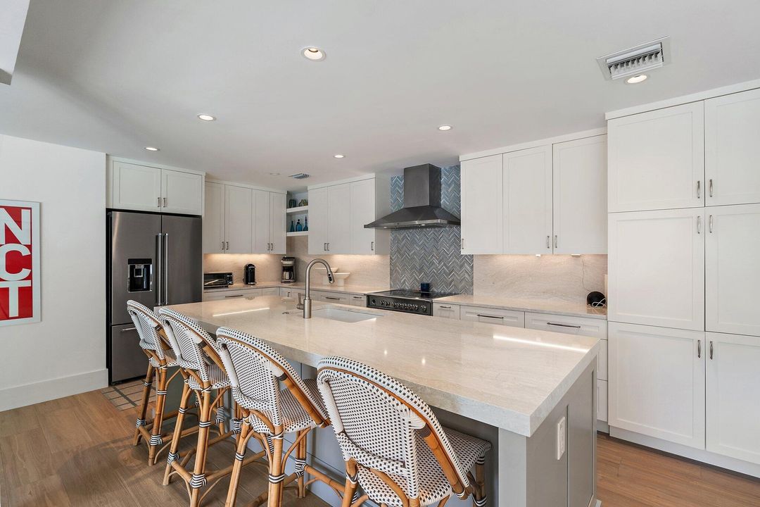 Под контрактом: $2,599,000 (3 спален, 3 ванн, 2195 Квадратных фут)