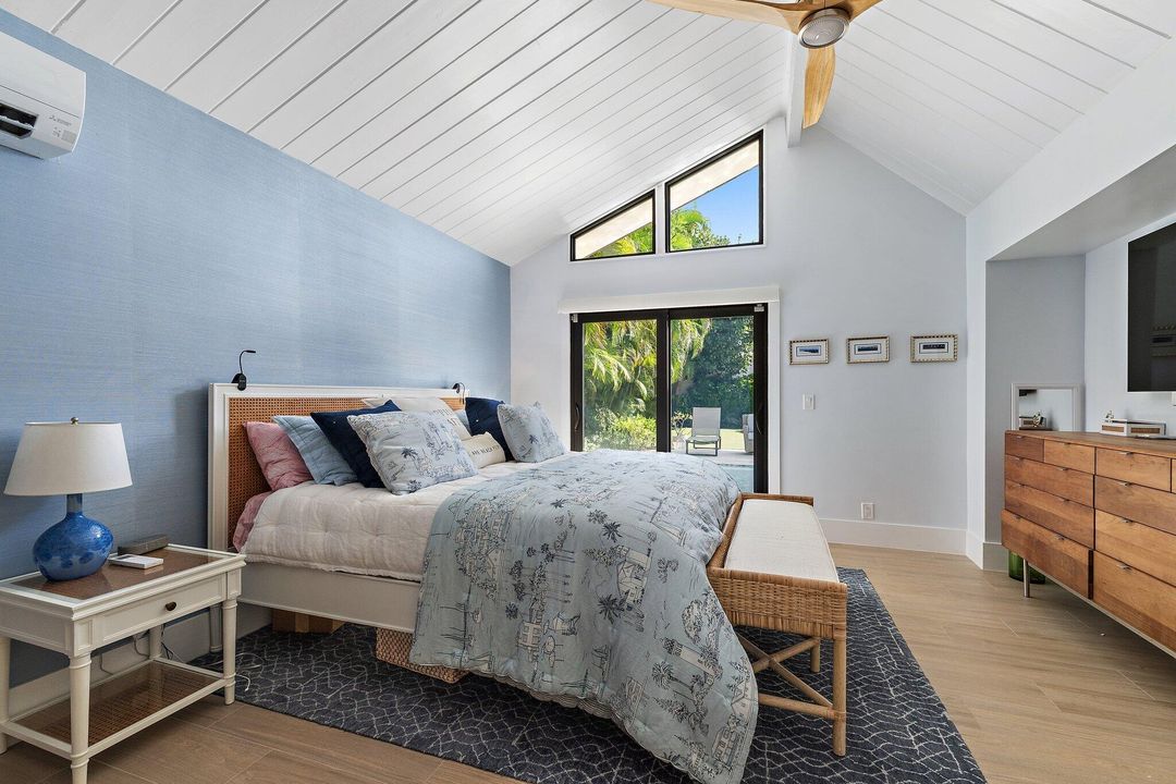 Под контрактом: $2,599,000 (3 спален, 3 ванн, 2195 Квадратных фут)