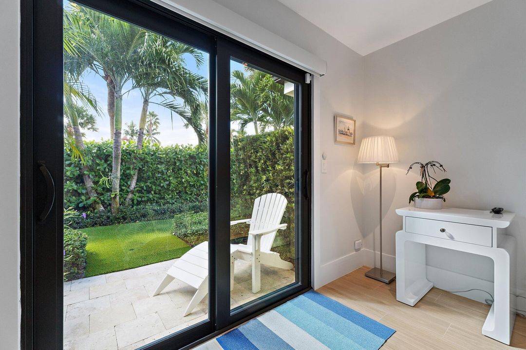 Под контрактом: $2,599,000 (3 спален, 3 ванн, 2195 Квадратных фут)