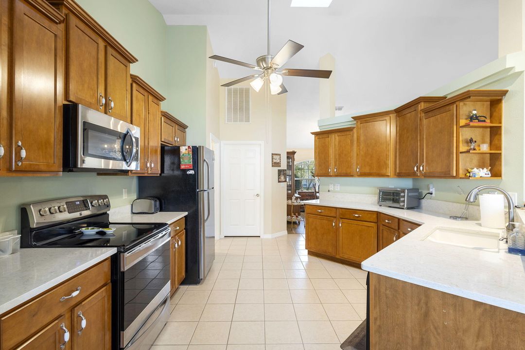 For Sale: $469,900 (3 beds, 2 baths, 2532 Square Feet)