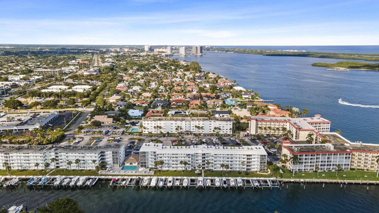 合同活跃: $475,000 (2 贝兹, 2 浴室, 1000 平方英尺)