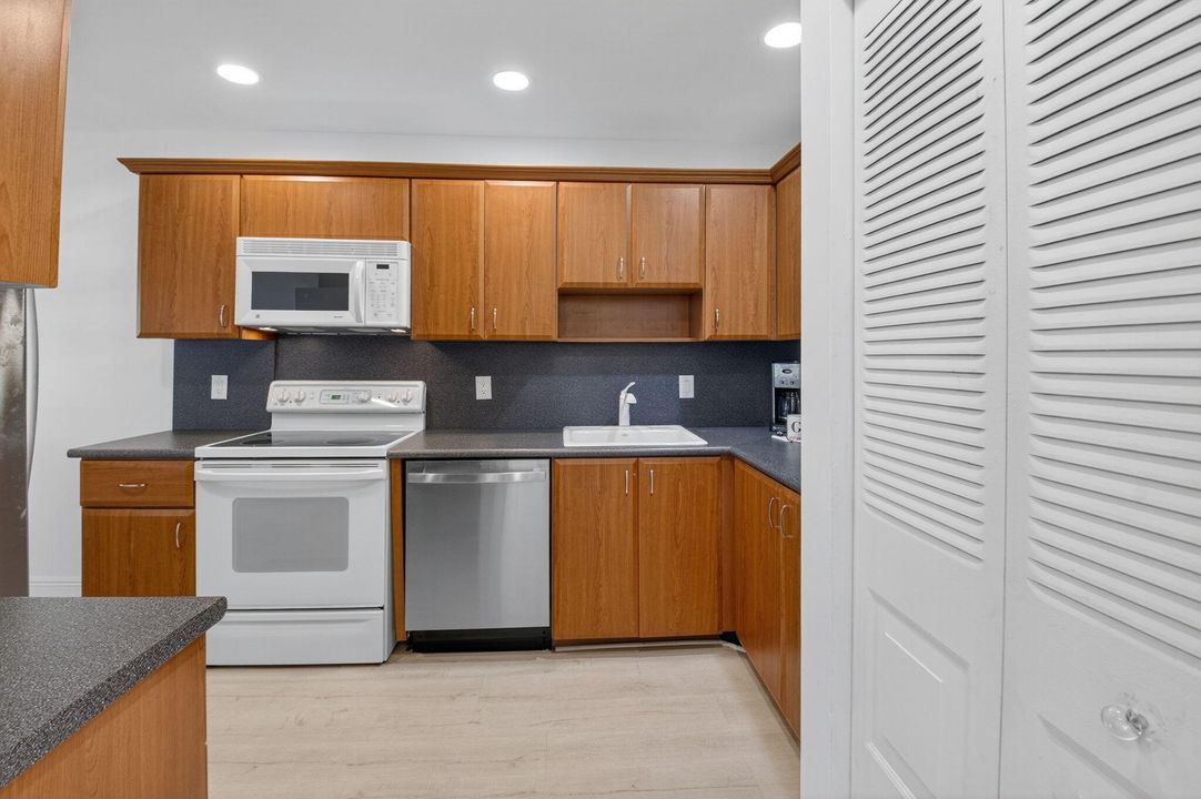 For Sale: $49,900 (3 beds, 2 baths, 1617 Square Feet)