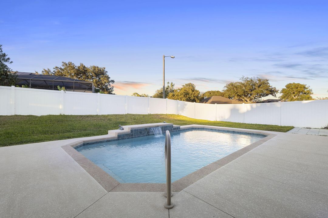 For Sale: $469,900 (3 beds, 2 baths, 2532 Square Feet)