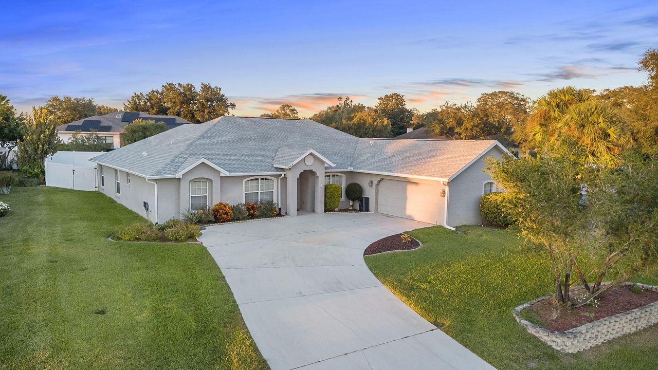 For Sale: $469,900 (3 beds, 2 baths, 2532 Square Feet)