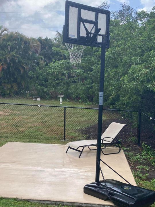 For Sale: $1,189,000 (4 beds, 2 baths, 2500 Square Feet)