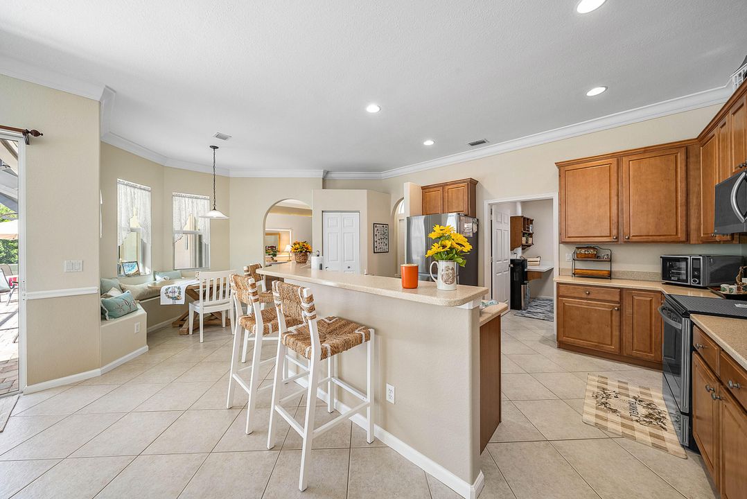 Под контрактом: $1,150,000 (5 спален, 3 ванн, 2805 Квадратных фут)