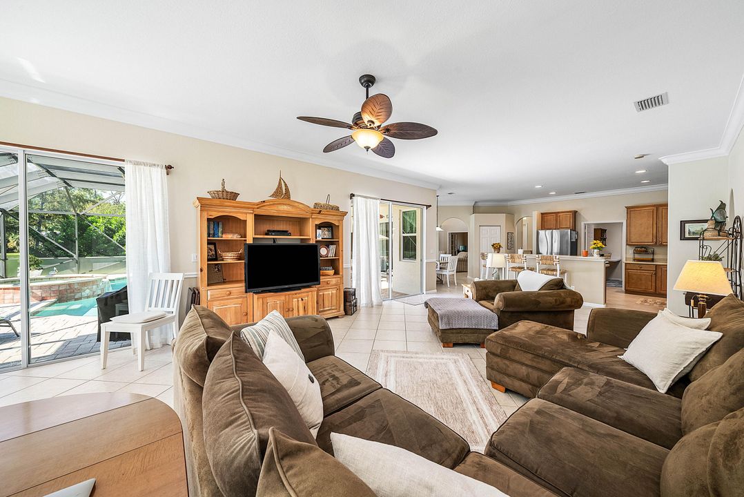 Под контрактом: $1,150,000 (5 спален, 3 ванн, 2805 Квадратных фут)