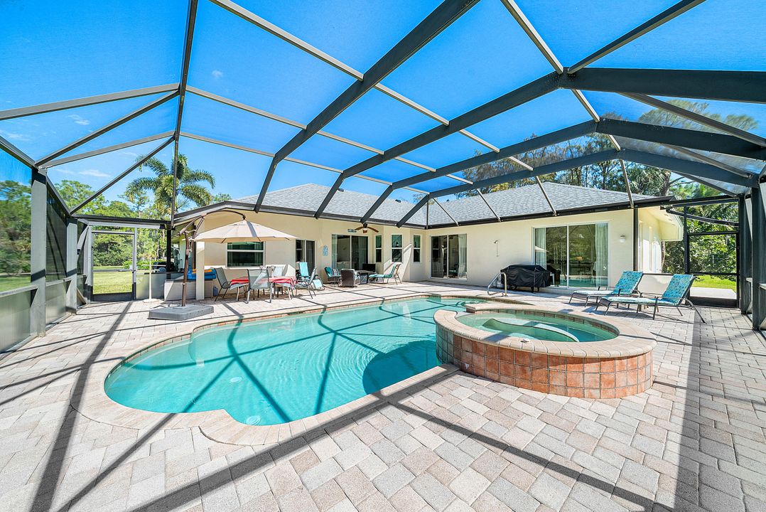 Под контрактом: $1,150,000 (5 спален, 3 ванн, 2805 Квадратных фут)