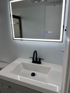 待售: $130,000 (2 贝兹, 1 浴室, 819 平方英尺)