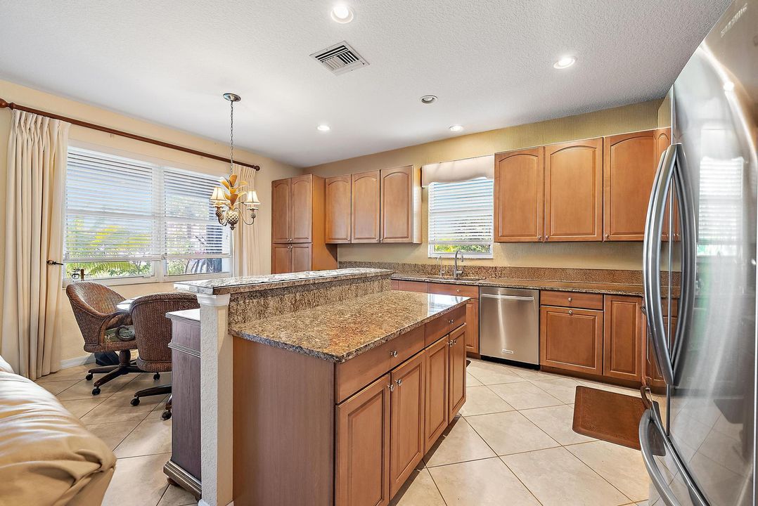 На продажу: $565,000 (3 спален, 2 ванн, 2184 Квадратных фут)