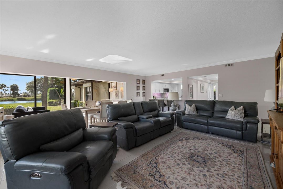 Activo con contrato: $7,500 (3 camas, 3 baños, 1800 Pies cuadrados)