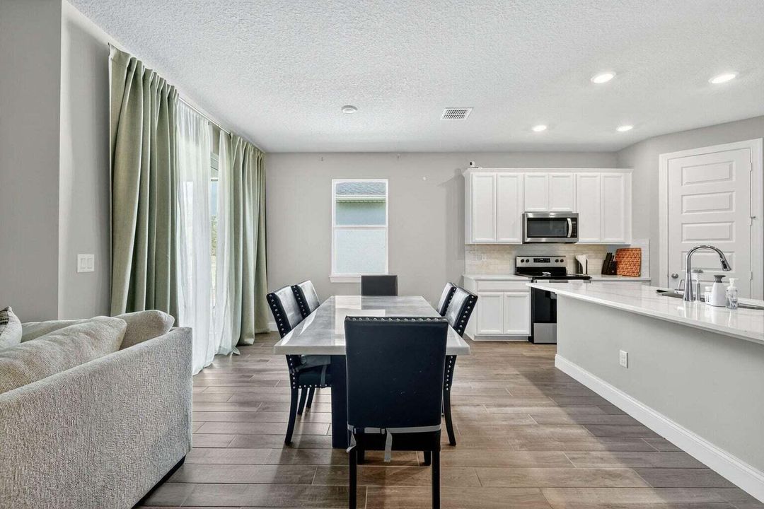 En Renta: $3,300 (4 camas, 2 baños, 1916 Pies cuadrados)