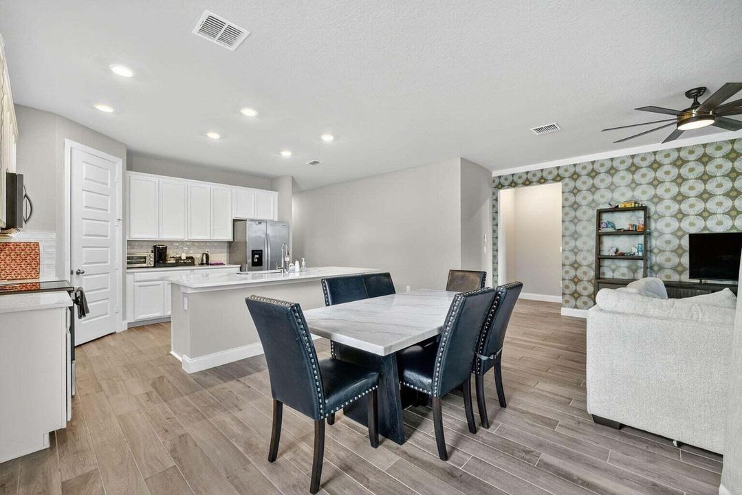 En Renta: $3,300 (4 camas, 2 baños, 1916 Pies cuadrados)