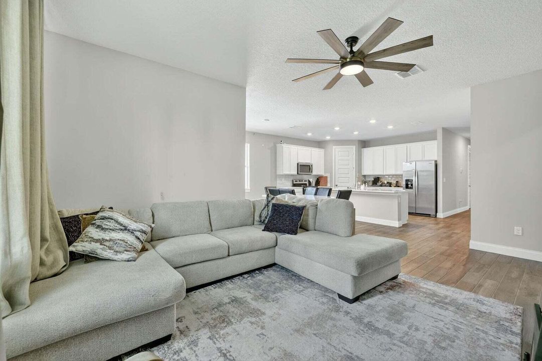 En Renta: $3,300 (4 camas, 2 baños, 1916 Pies cuadrados)