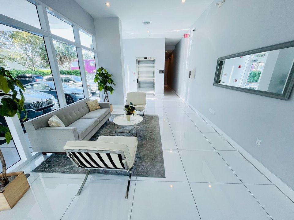 Active With Contract: $2,895 (1 beds, 1 baths, 1031 Square Feet)