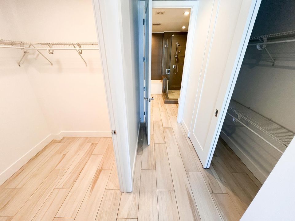 Active With Contract: $2,895 (1 beds, 1 baths, 1031 Square Feet)