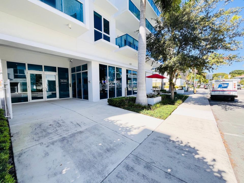 Active With Contract: $2,895 (1 beds, 1 baths, 1031 Square Feet)