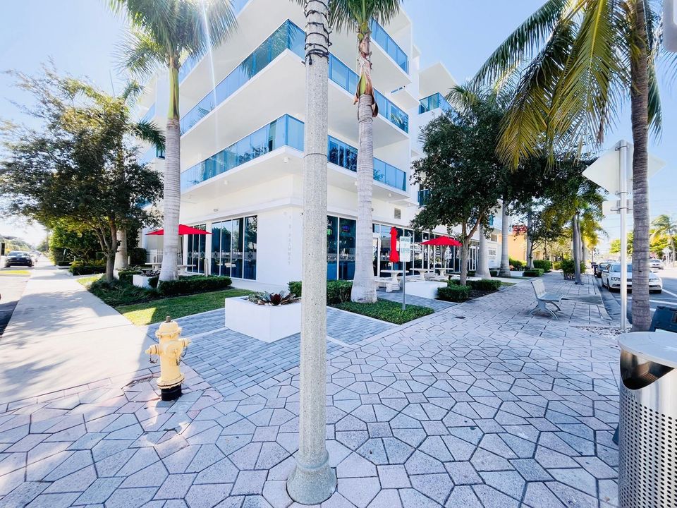 Active With Contract: $2,895 (1 beds, 1 baths, 1031 Square Feet)