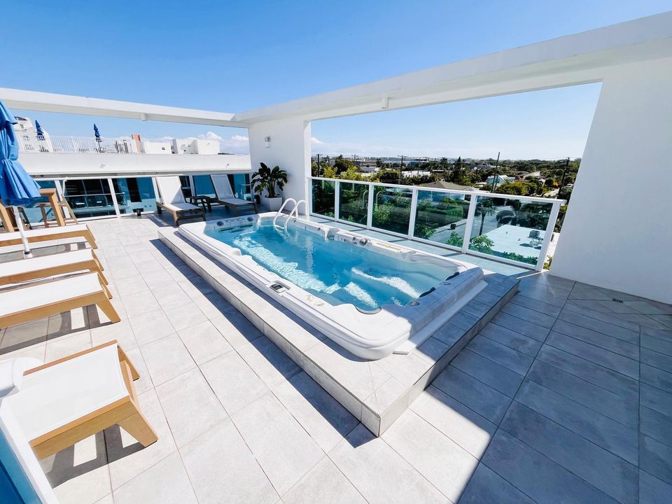 Active With Contract: $2,895 (1 beds, 1 baths, 1031 Square Feet)