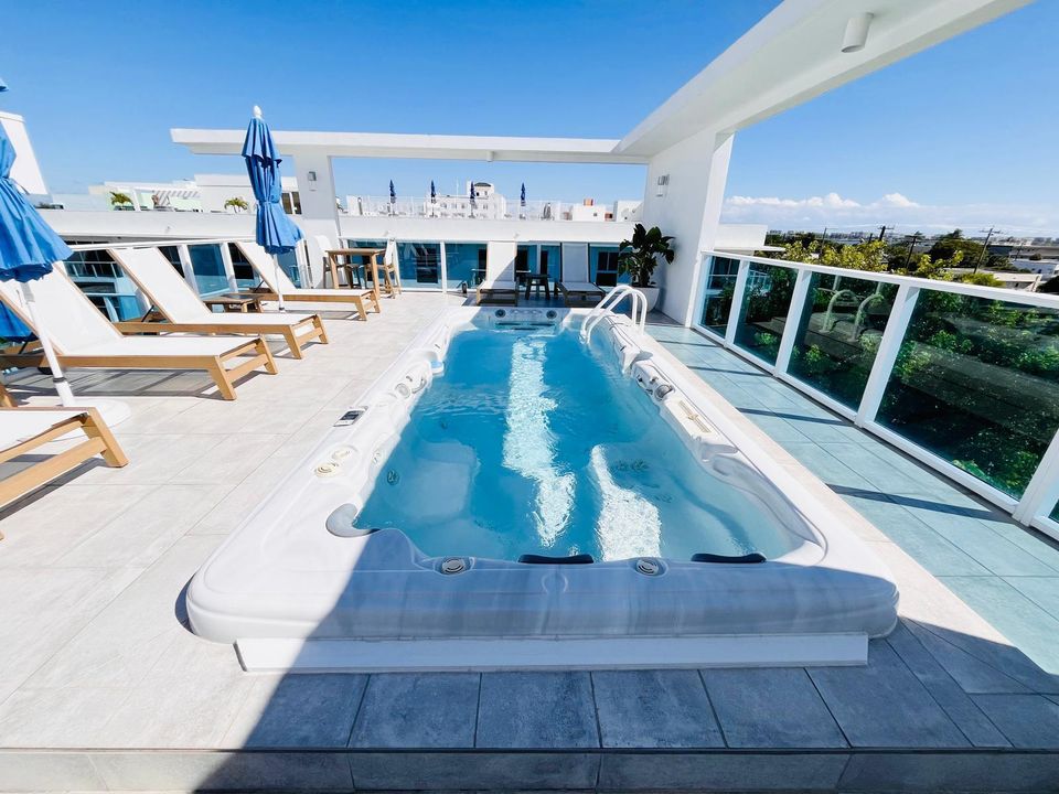 Active With Contract: $2,895 (1 beds, 1 baths, 1031 Square Feet)